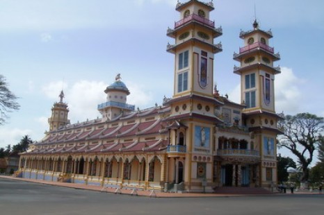 Tour Combo TÍN NGƯỠNG - LỊCH SỬ | Tòa Thánh Cao Đài Tây Ninh - Địa Đạo Củ Chi 1 Ngày